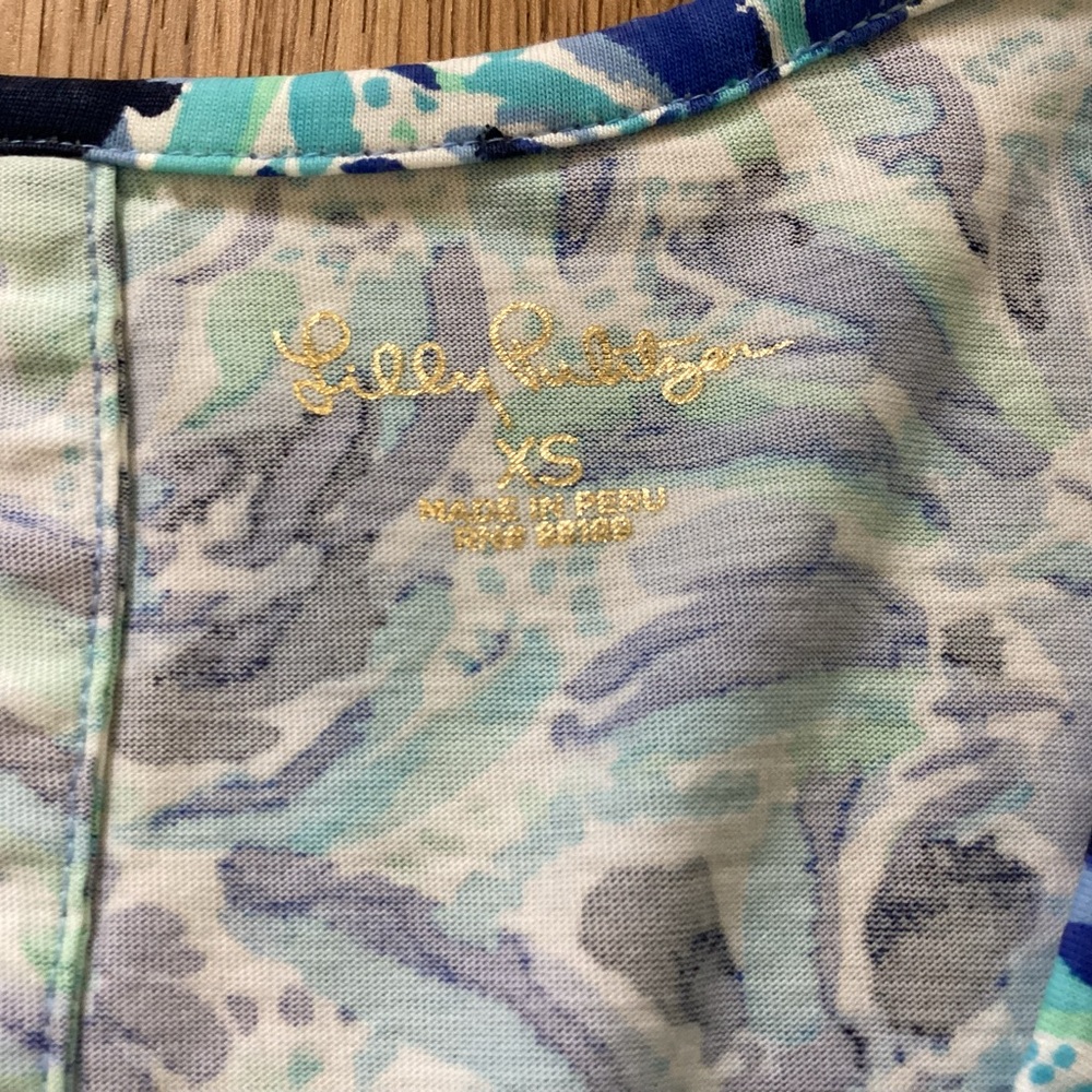 Lilly Pulitzer Carlile Small Blue Iris High Mainten Blouson Sleeve Pima Beach - Picture 4 of 12